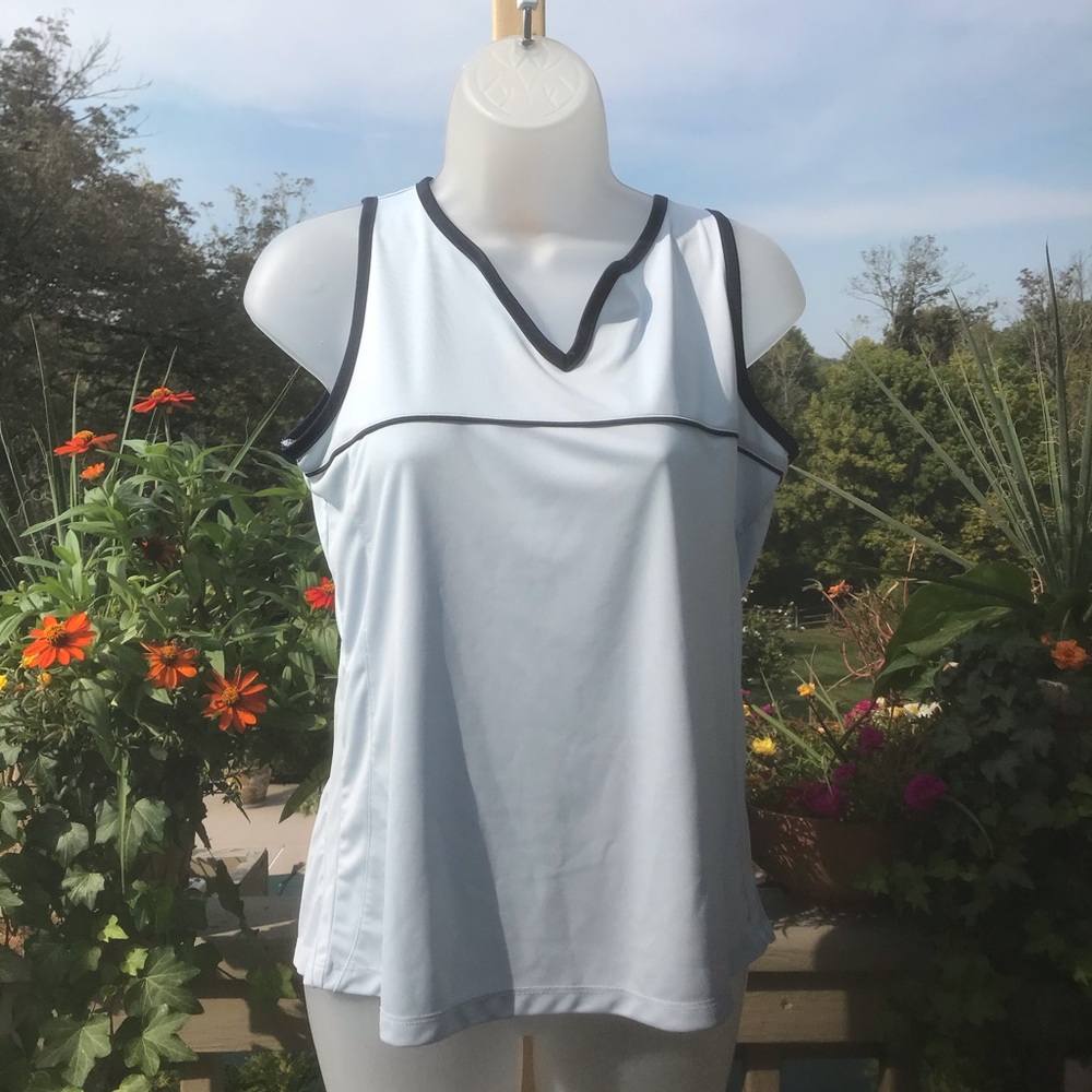Wilson performance blue top
Size M
